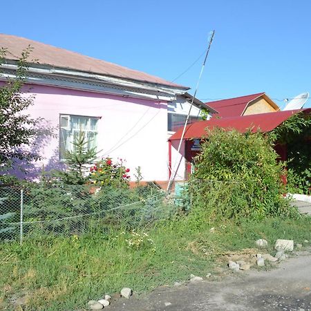 Guest House On Derbisheva Karakol Exterior foto